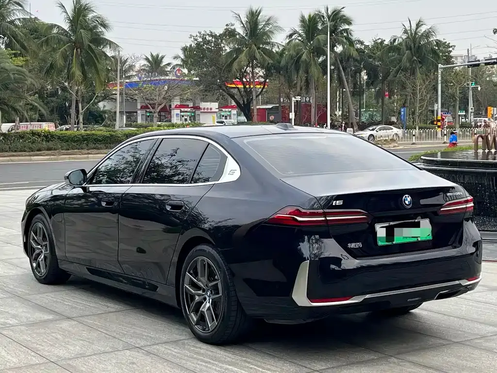 BMW i5 — фото 5