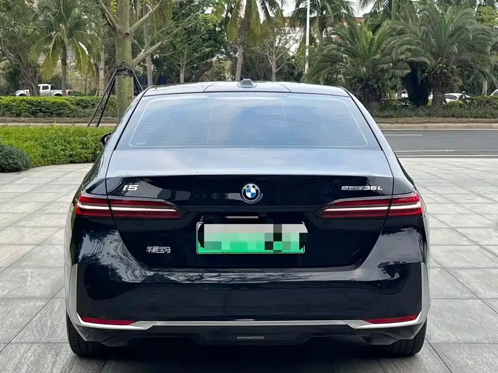 BMW i5 — фото 3