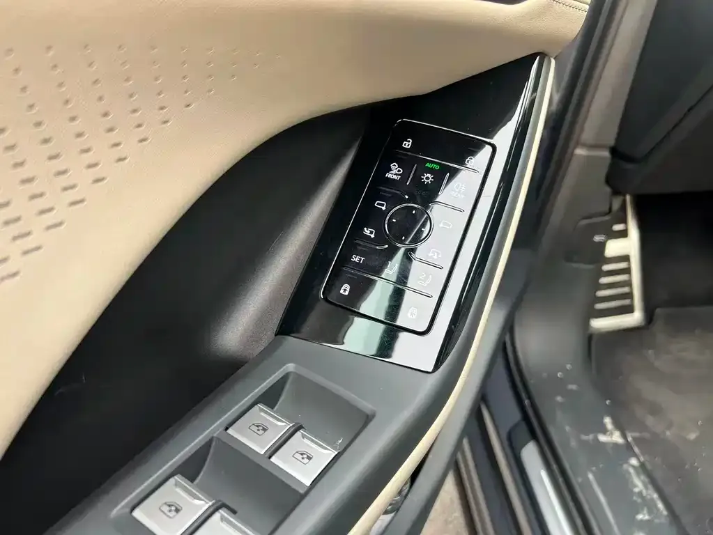 Audi Q6L e-tron — фото 2
