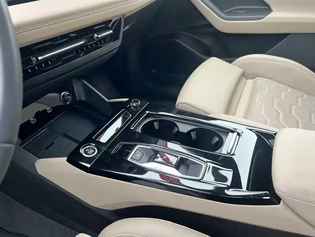 Audi Q6L e-tron — фото 9