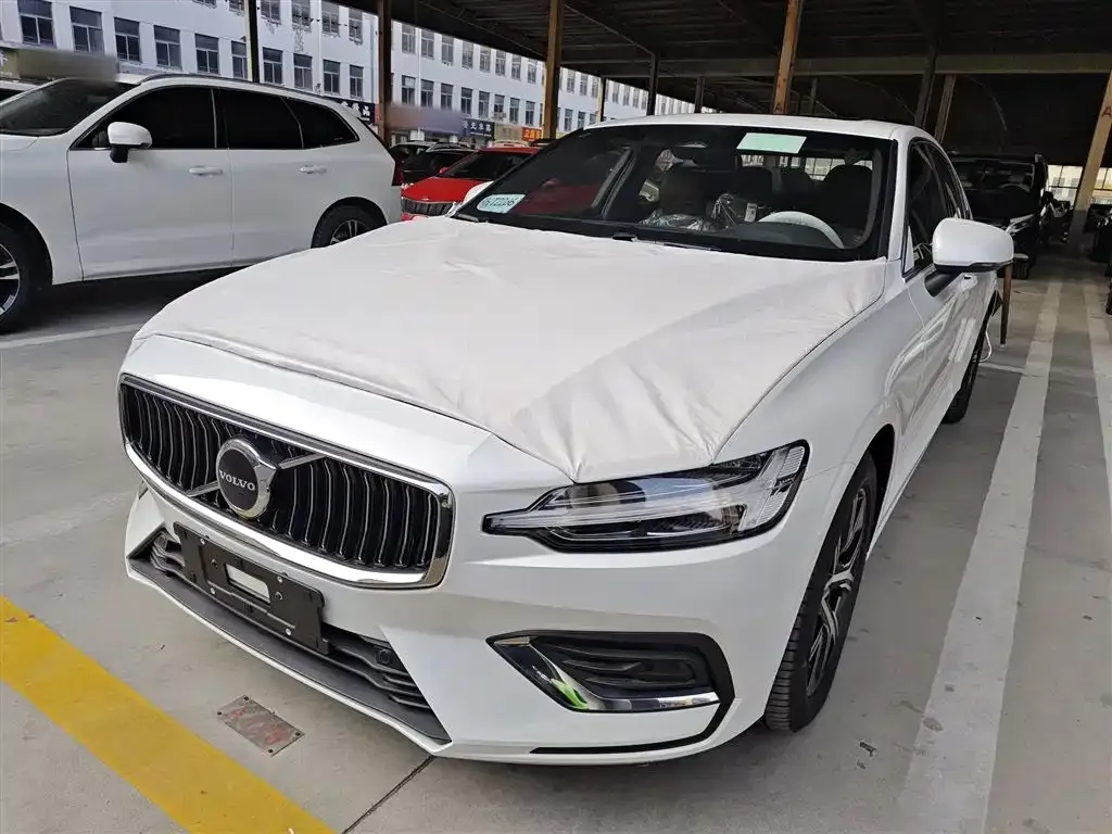 Volvo S60 — фото 1