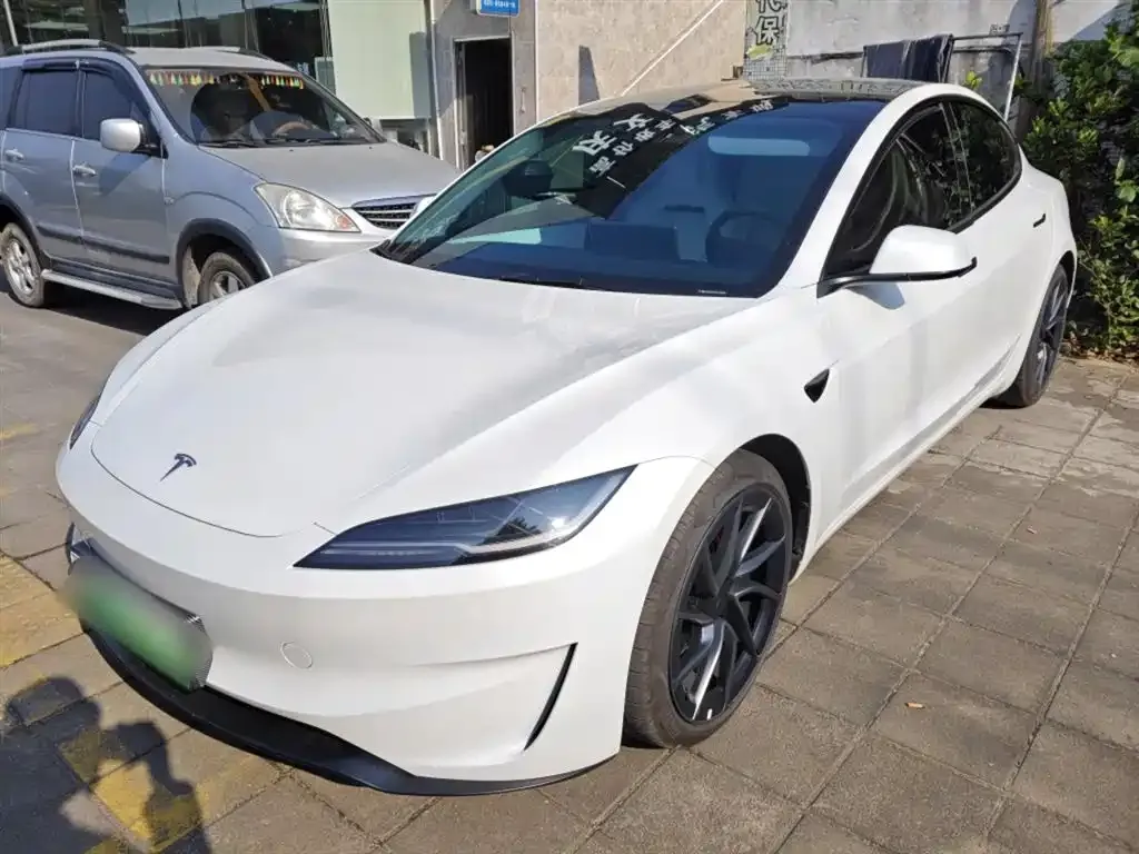 Tesla Model 3 — фото 9