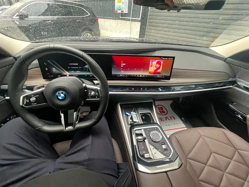 BMW i7 — фото 3