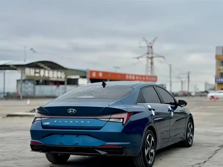 Hyundai Elantra — фото 2