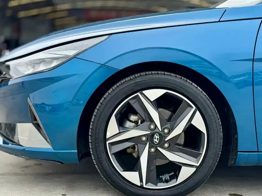 Hyundai Elantra — фото 6
