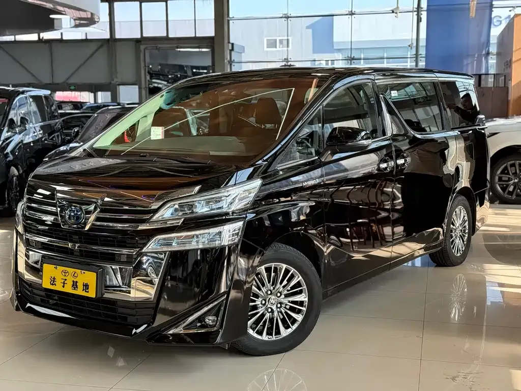 Toyota Vellfire — фото 1