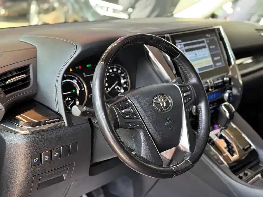 Toyota Vellfire — фото 10