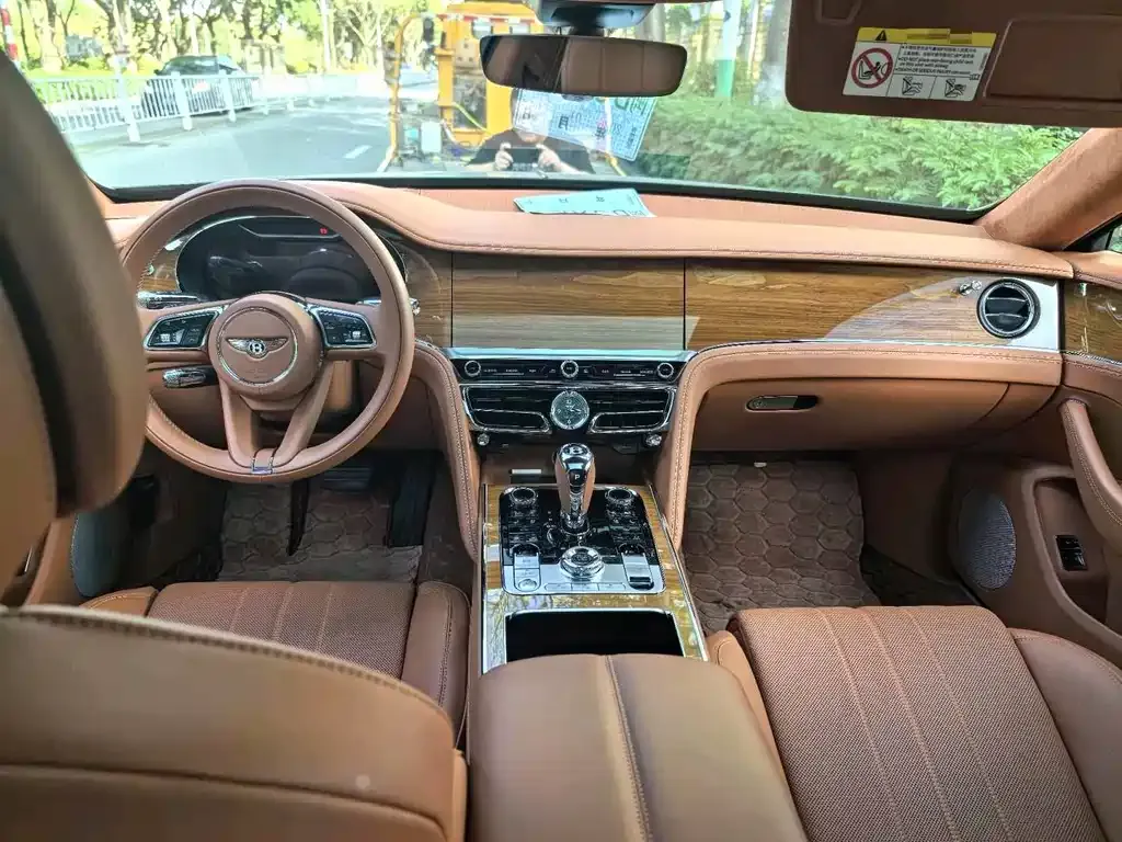 Bentley Flying Spur — фото 2