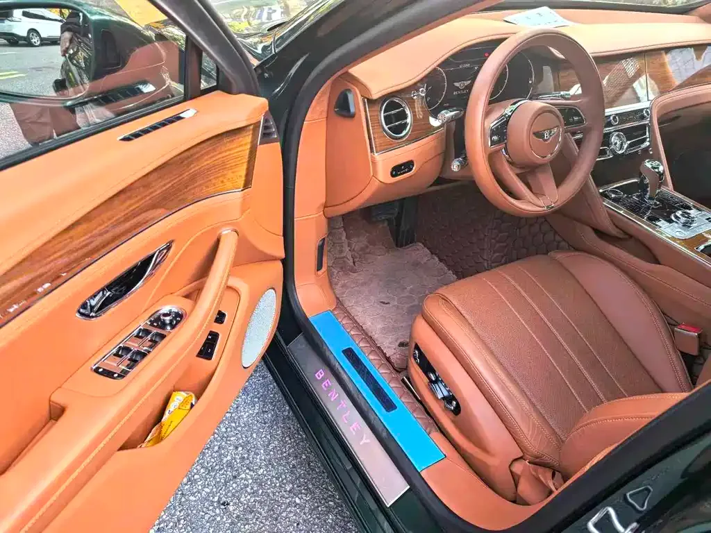 Bentley Flying Spur — фото 10