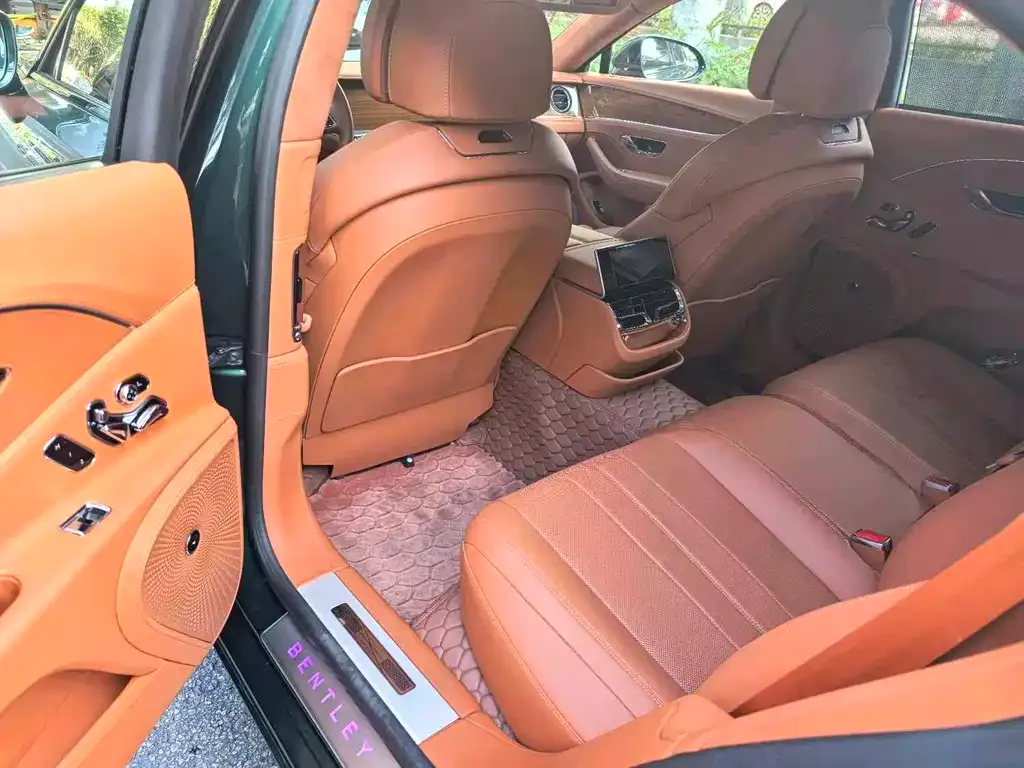 Bentley Flying Spur — фото 8