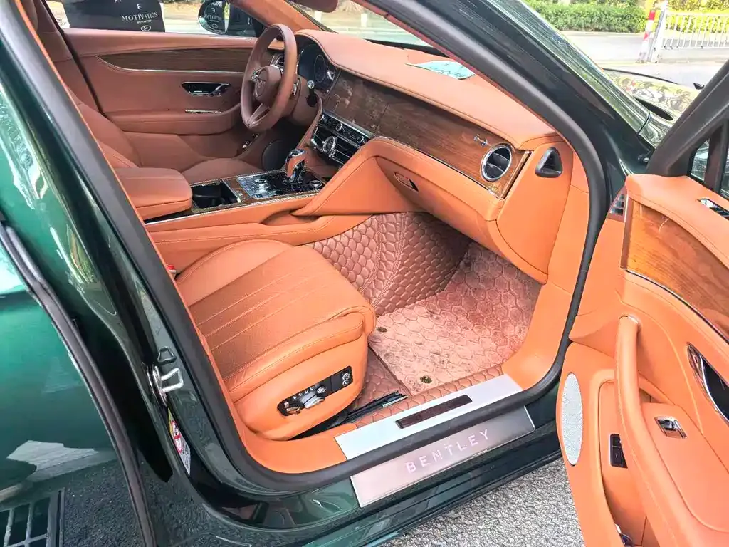 Bentley Flying Spur — фото 4