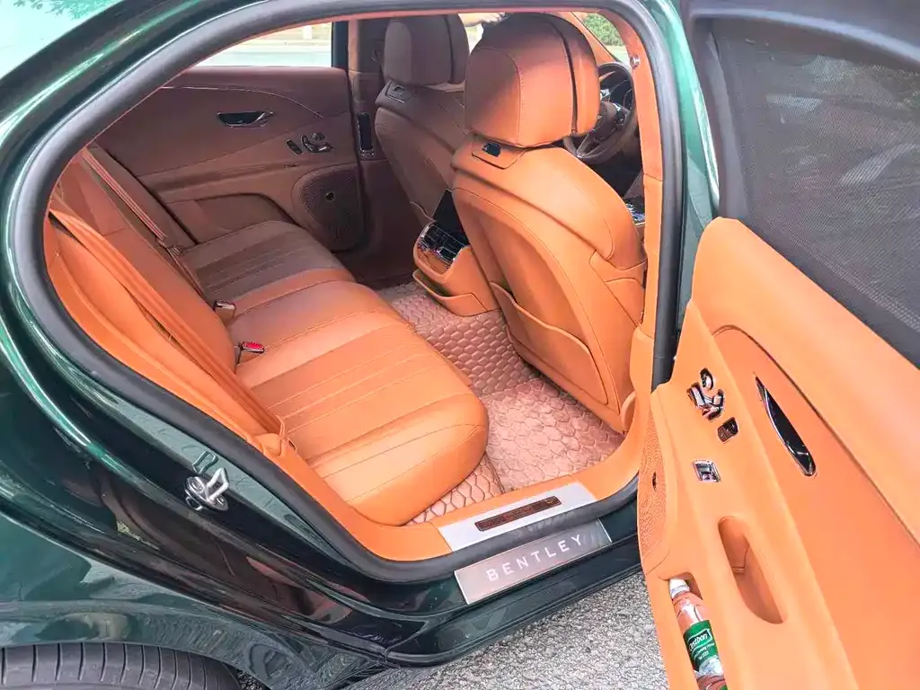 Bentley Flying Spur — фото 6