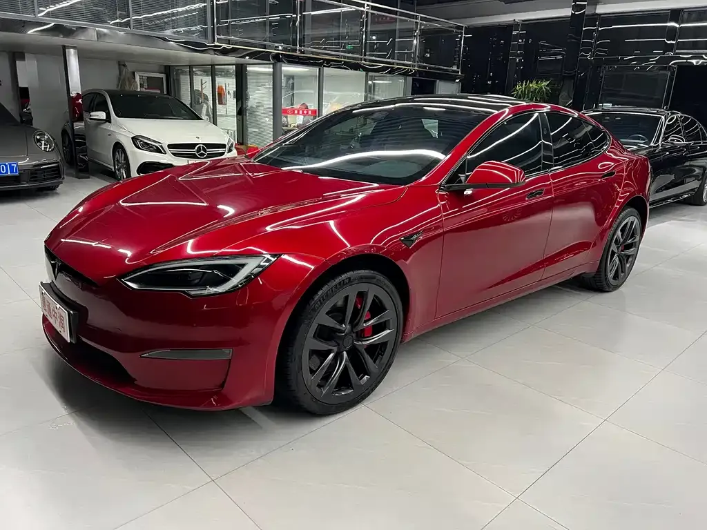 Tesla Model S — фото 1