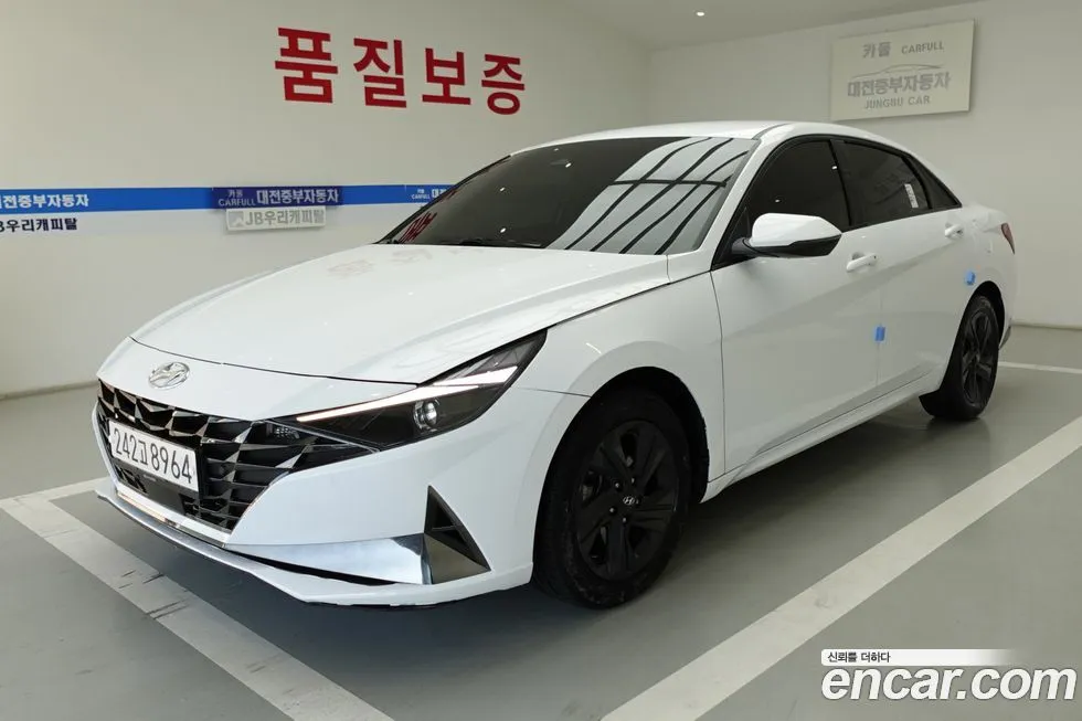 Hyundai AVANTE — фото 1