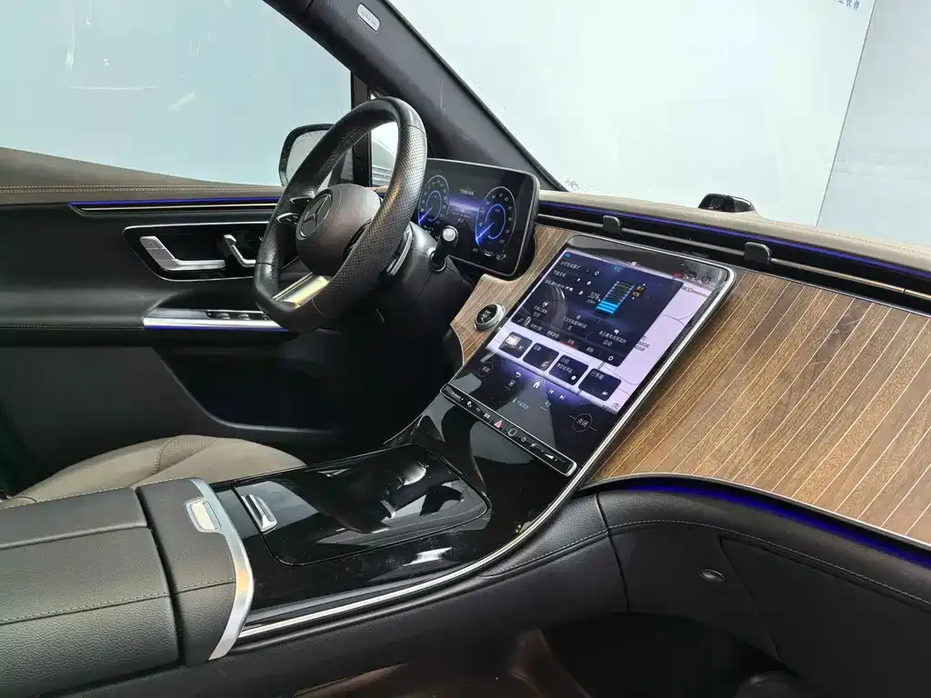 Mercedes-Benz EQE SUV — фото 3