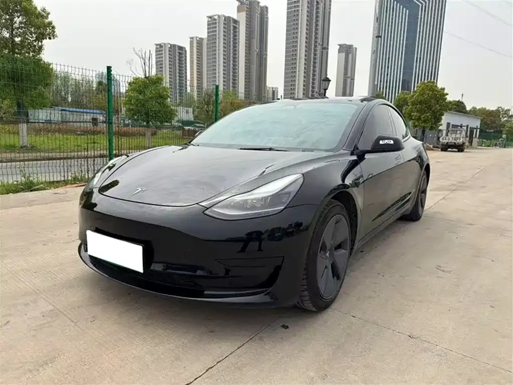 Tesla Model 3 — фото 1