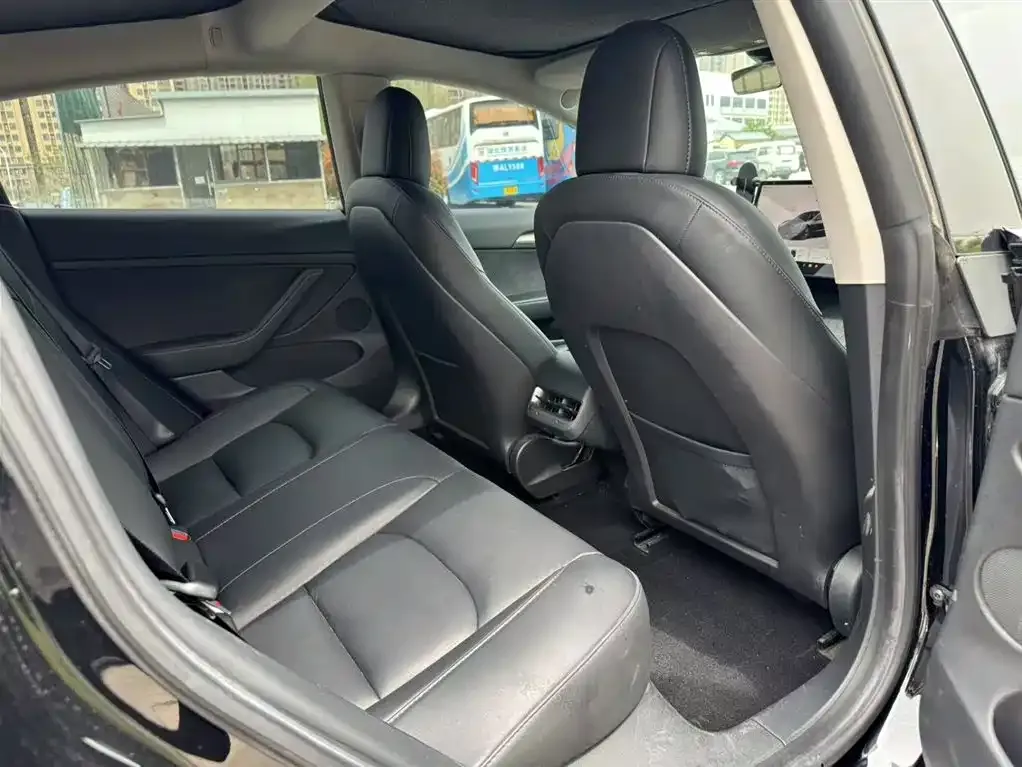 Tesla Model 3 — фото 10