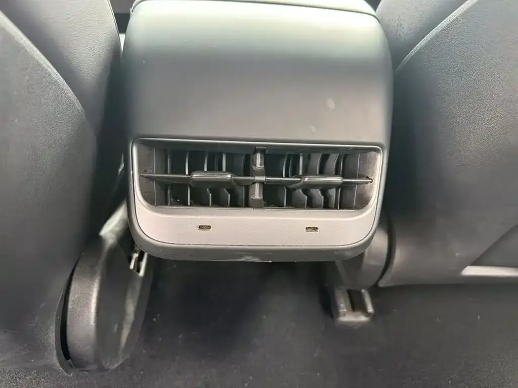 Tesla Model 3 — фото 3