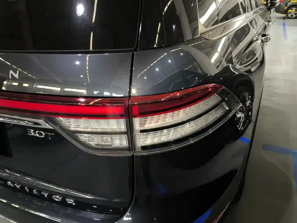Lincoln Aviator — фото 10