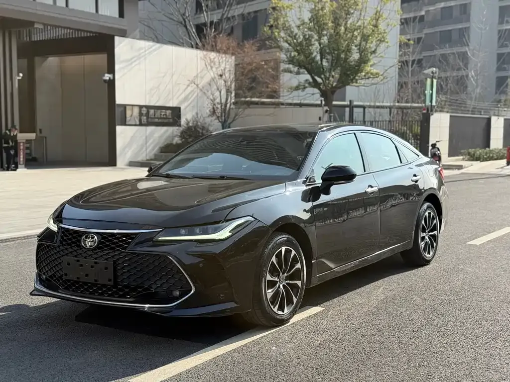 Toyota Avalon — фото 1
