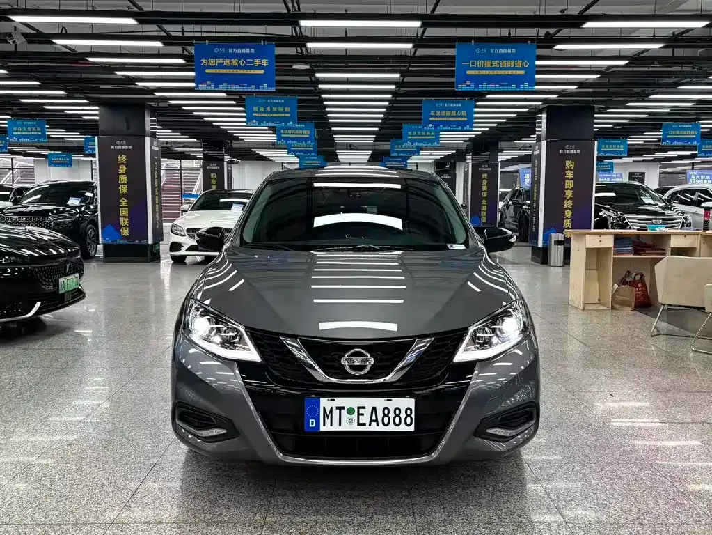 Nissan Tiida — фото 5