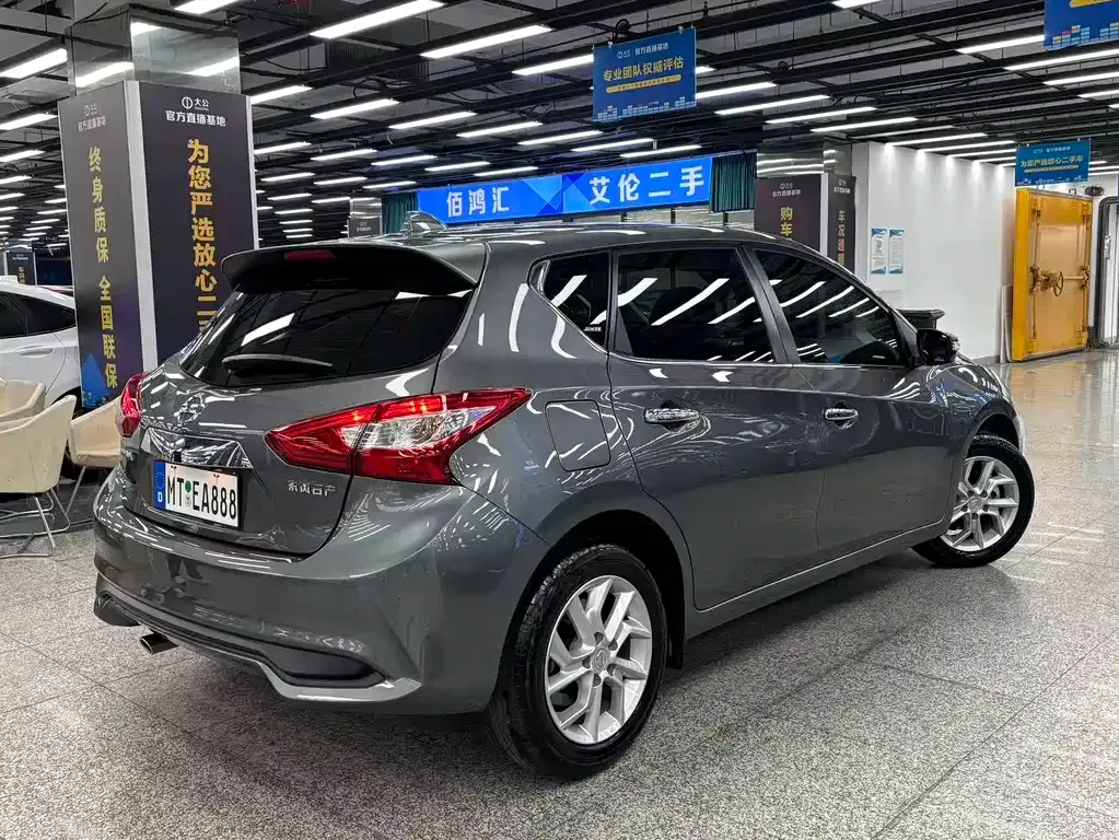 Nissan Tiida — фото 7