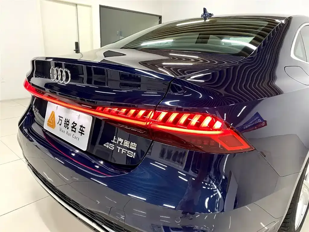 Audi A7L — фото 6