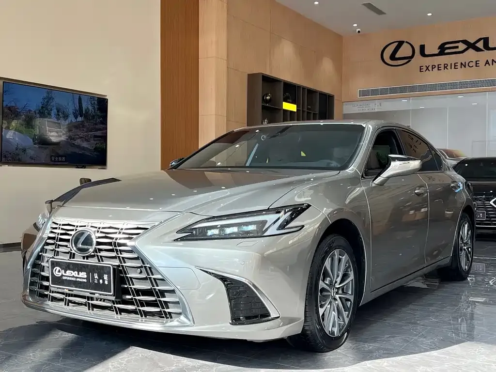 Lexus ES — фото 1