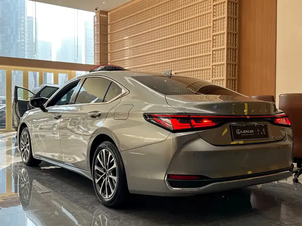 Lexus ES — фото 8