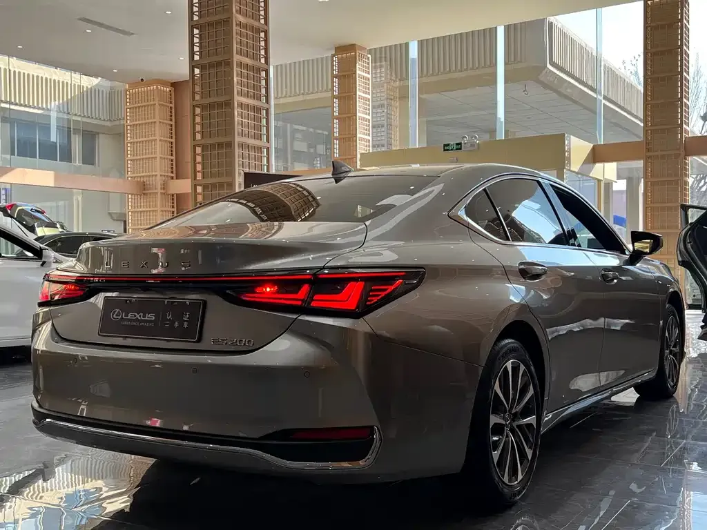 Lexus ES — фото 10