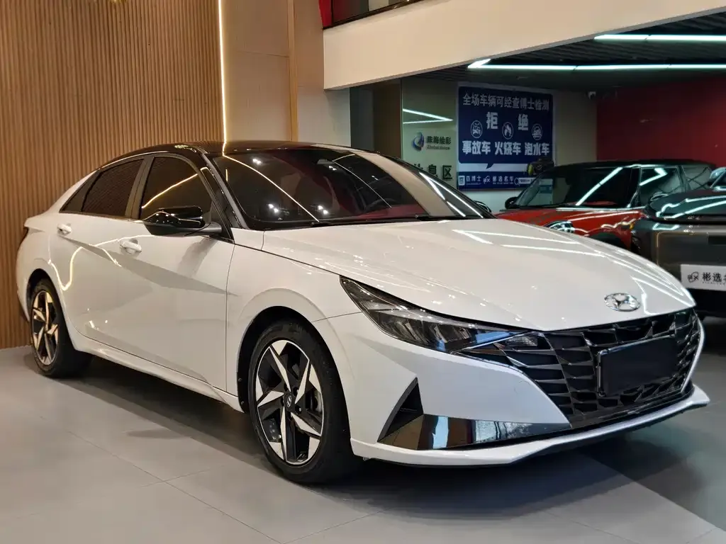 Hyundai Elantra — фото 10
