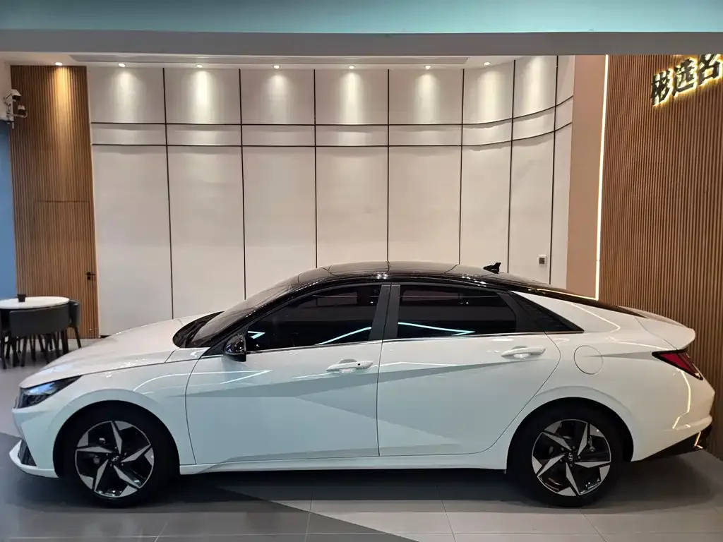 Hyundai Elantra — фото 6