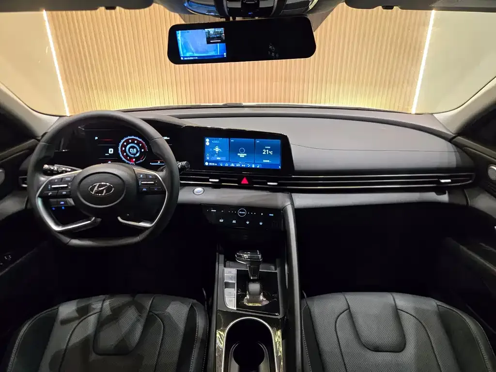 Hyundai Elantra — фото 4