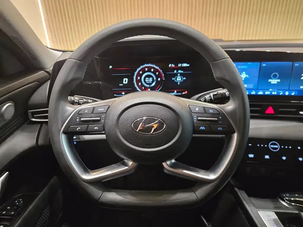 Hyundai Elantra — фото 8