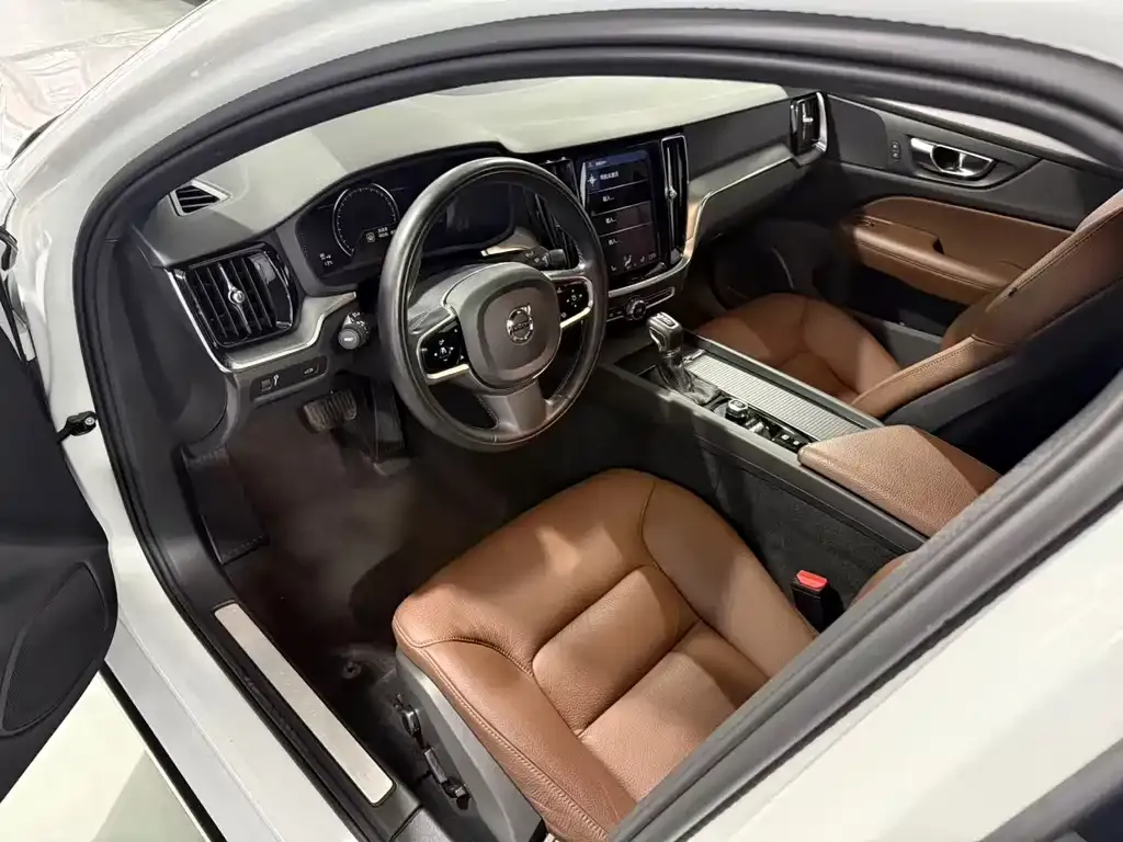 Volvo S60 — фото 7