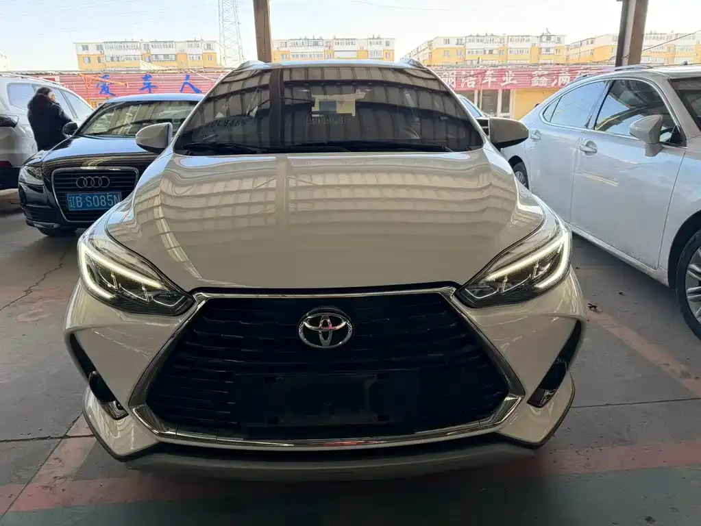 Toyota Yaris L — фото 4