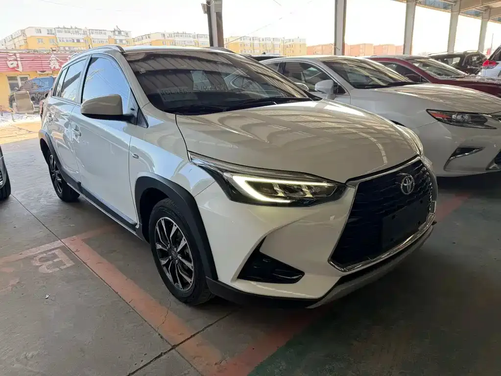 Toyota Yaris L — фото 7