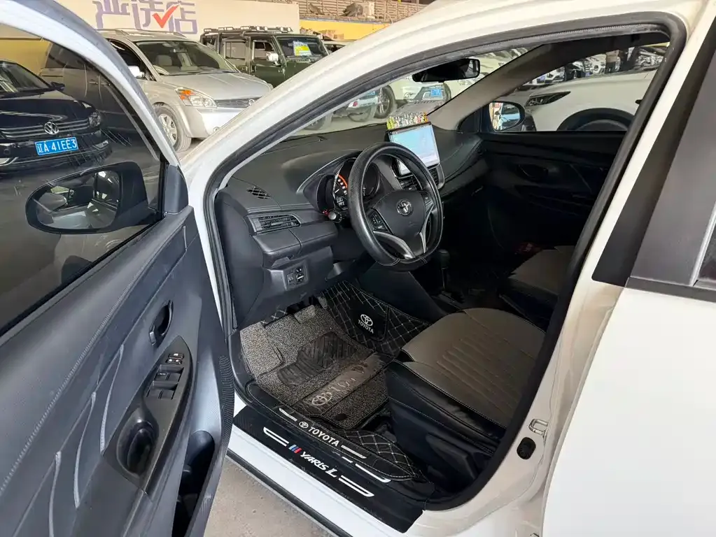 Toyota Yaris L — фото 3