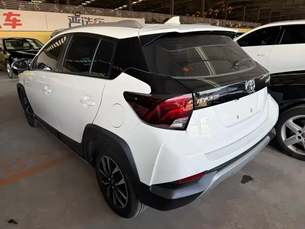 Toyota Yaris L — фото 6