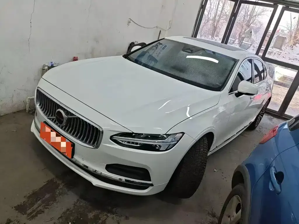 Volvo S90 — фото 1