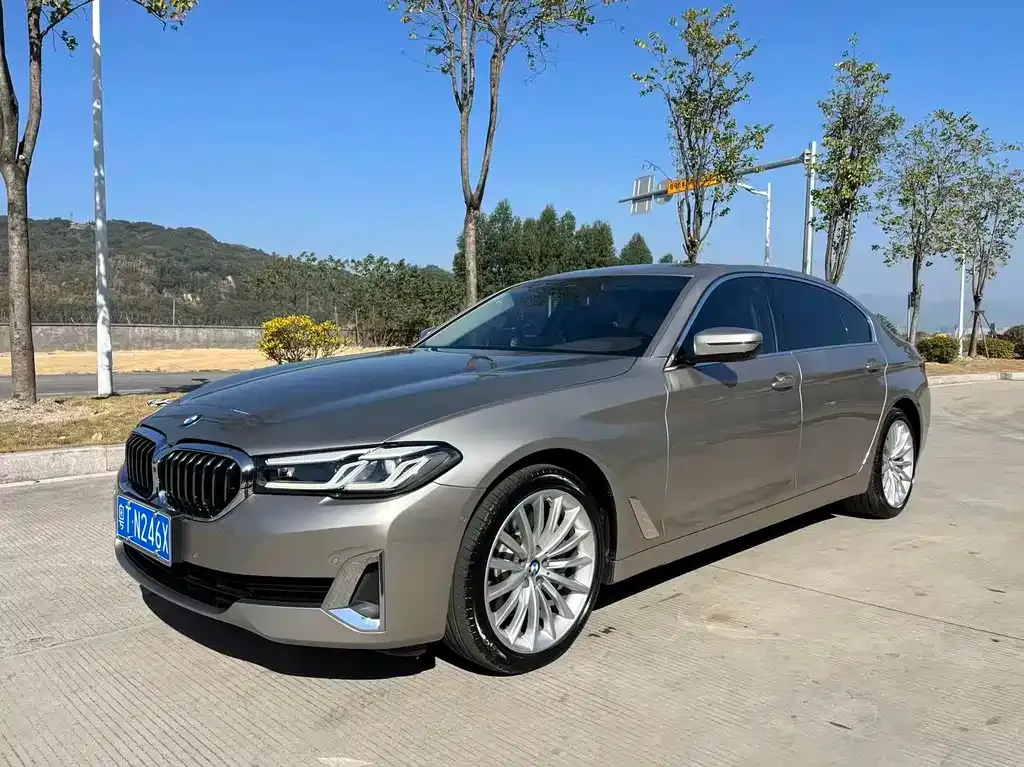 BMW 5 Series — фото 1