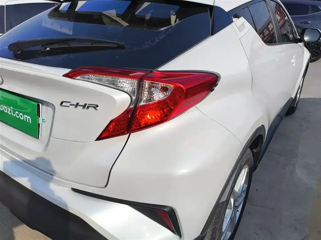 Toyota C-HR — фото 9