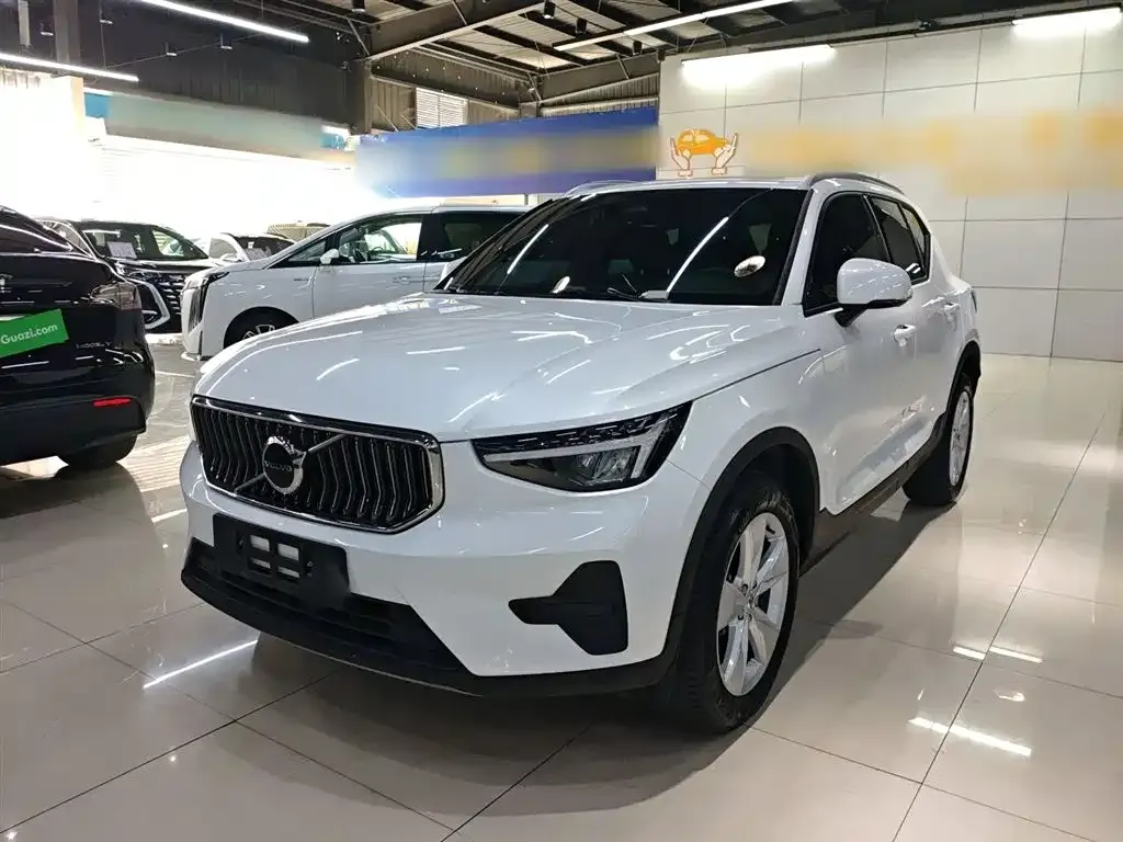 Volvo XC40 — фото 1