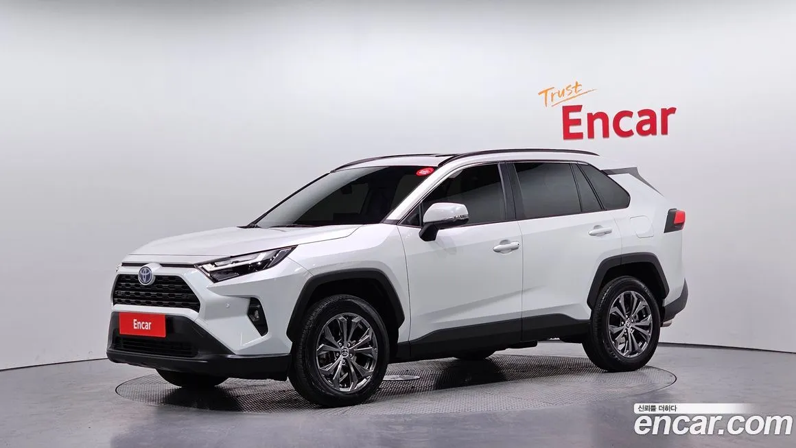 Toyota RAV4 — фото 1