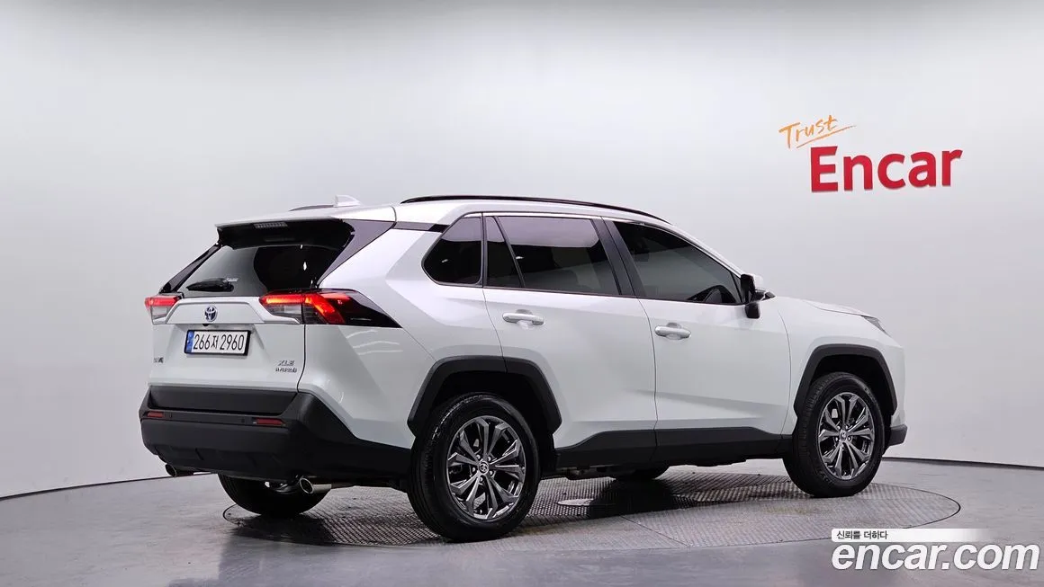 Toyota RAV4 — фото 2