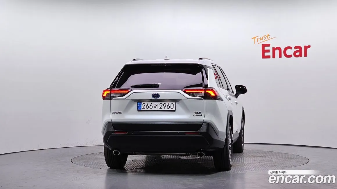 Toyota RAV4 — фото 4