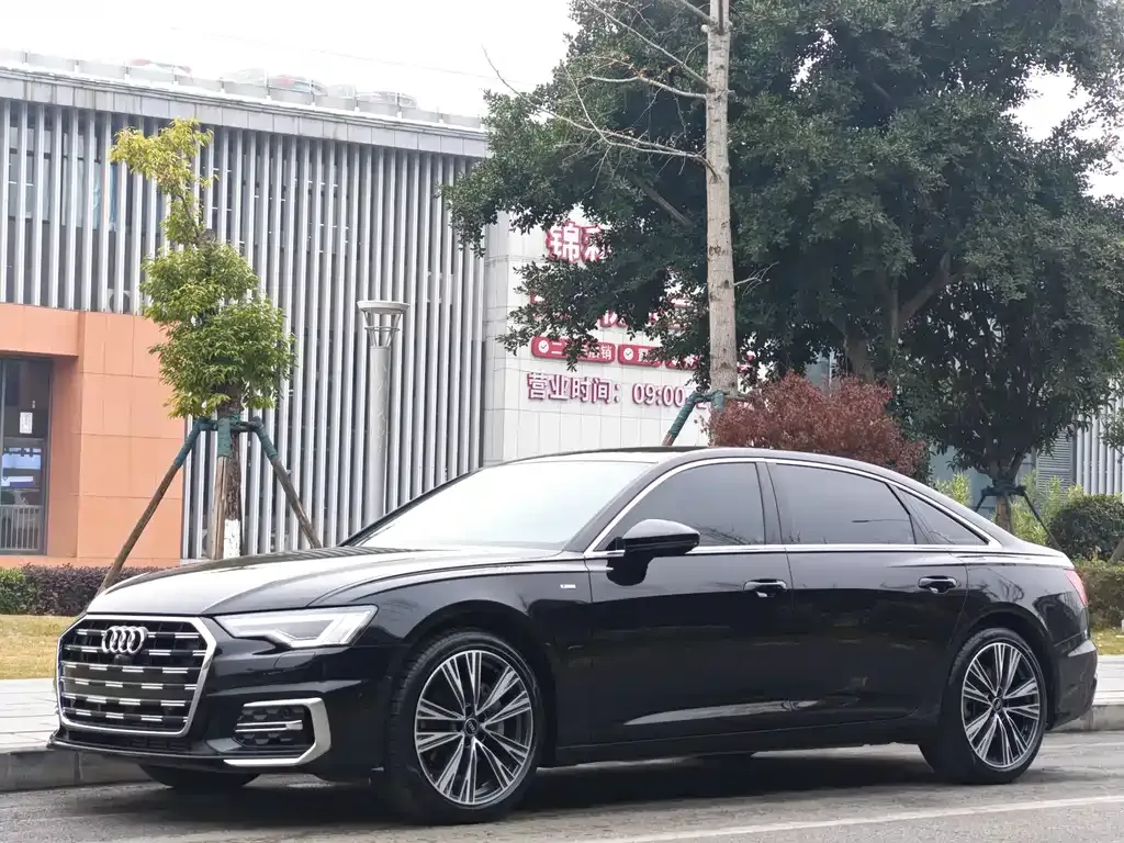 Audi A6L — фото 1