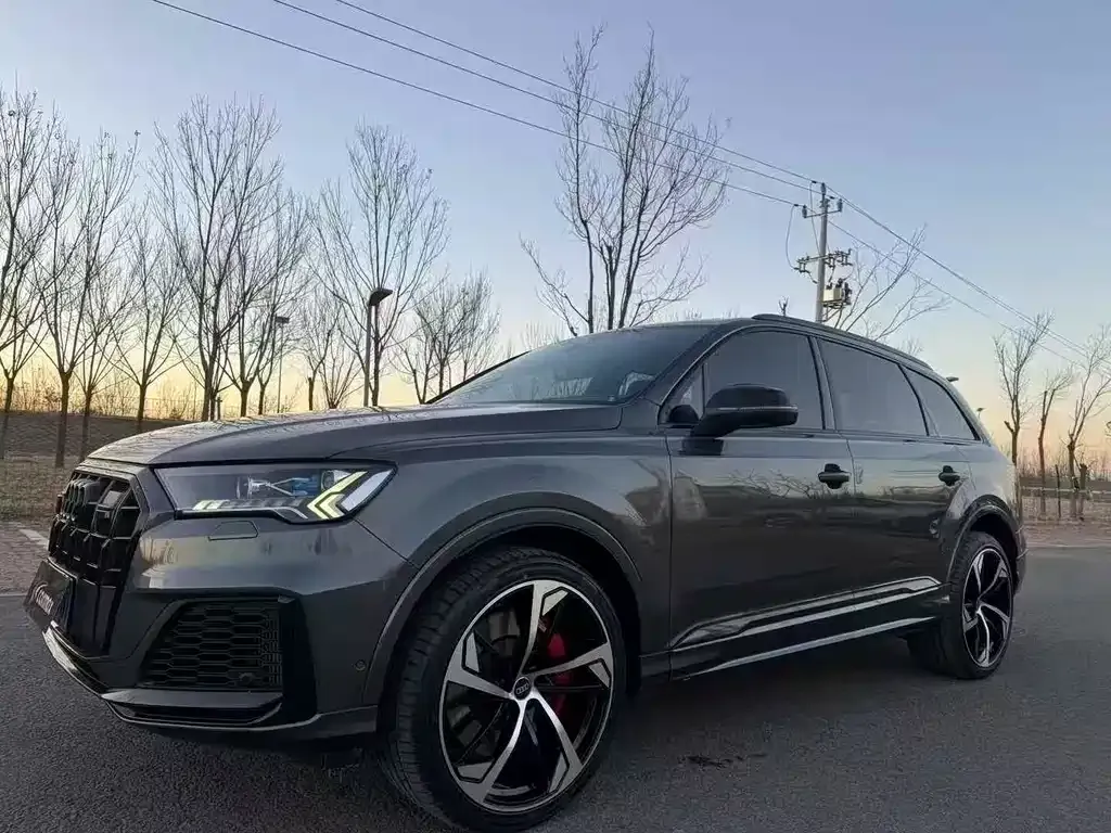 Audi SQ7 — фото 1