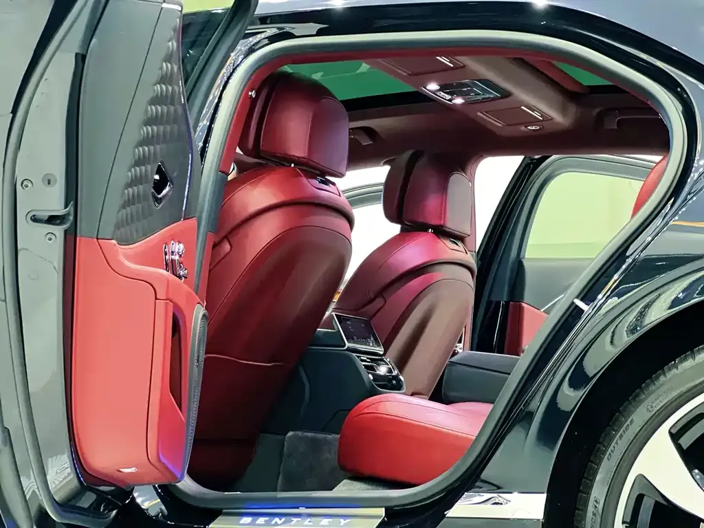 Bentley Flying Spur — фото 8