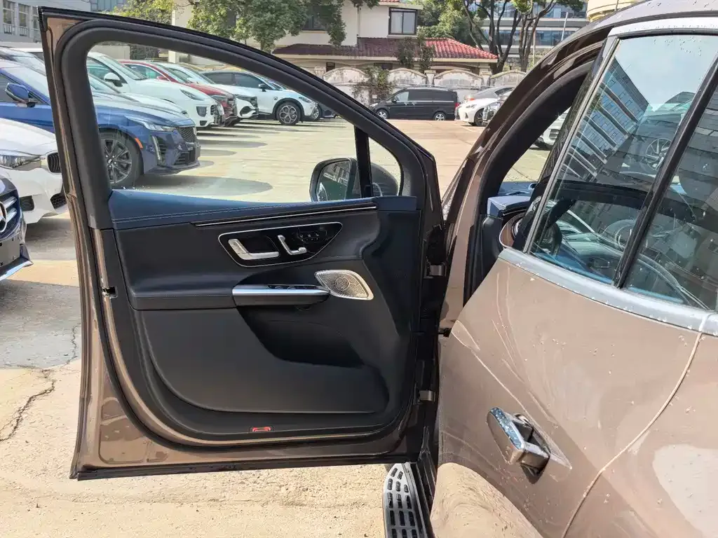 Mercedes-Benz EQE SUV — фото 3